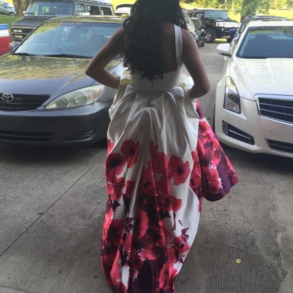 Prom dress - Picture 2 of 4